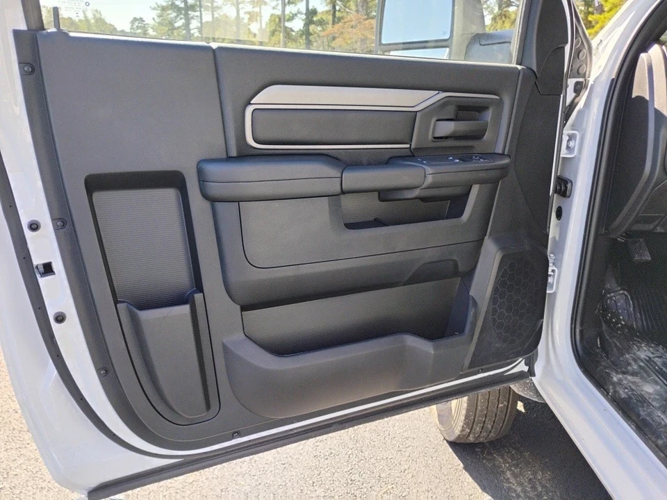 2026 Ram 4500 & 5500 - Image 12 of 12