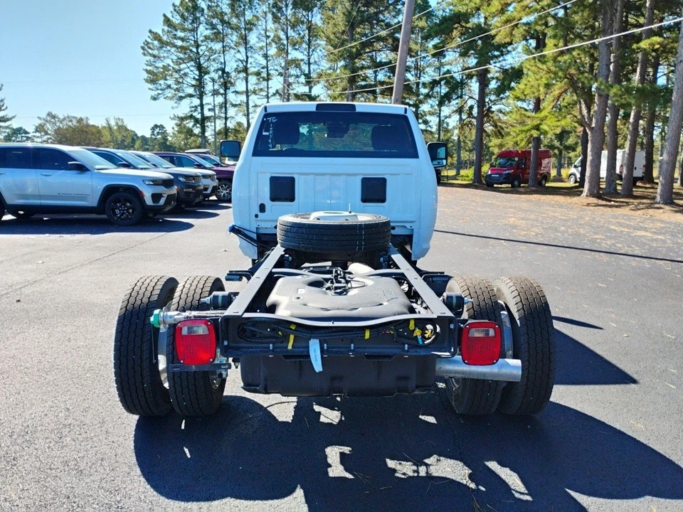 2026 Ram 4500 & 5500 - Image 6 of 12
