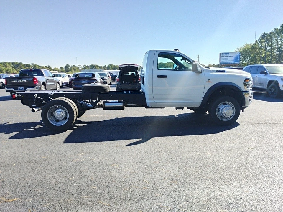 2026 Ram 4500 & 5500 - Image 4 of 12