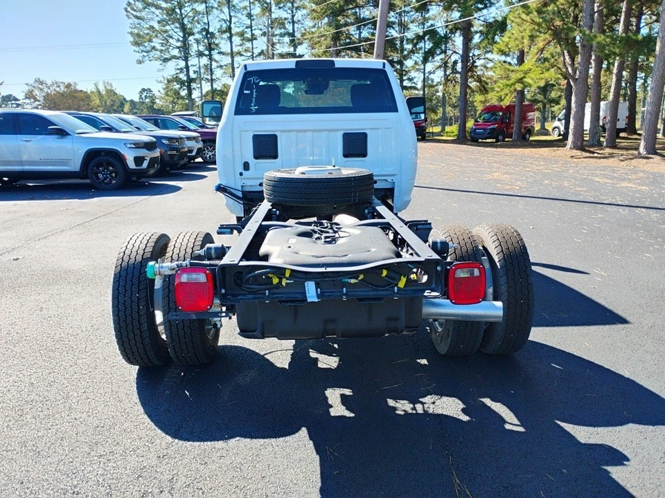 2026 Ram 4500 & 5500 - Image 6 of 12
