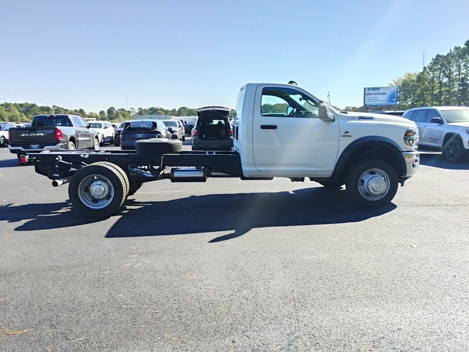 2026 Ram 4500 & 5500 - Image 4 of 12