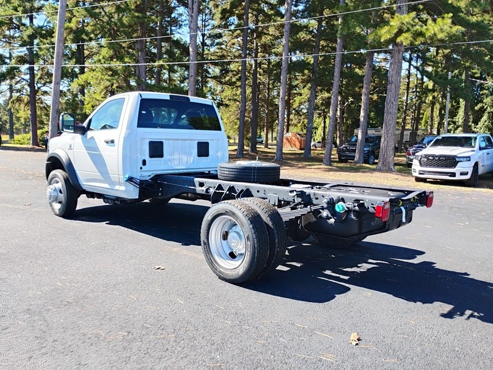 2026 Ram 4500 & 5500 - Image 7 of 12