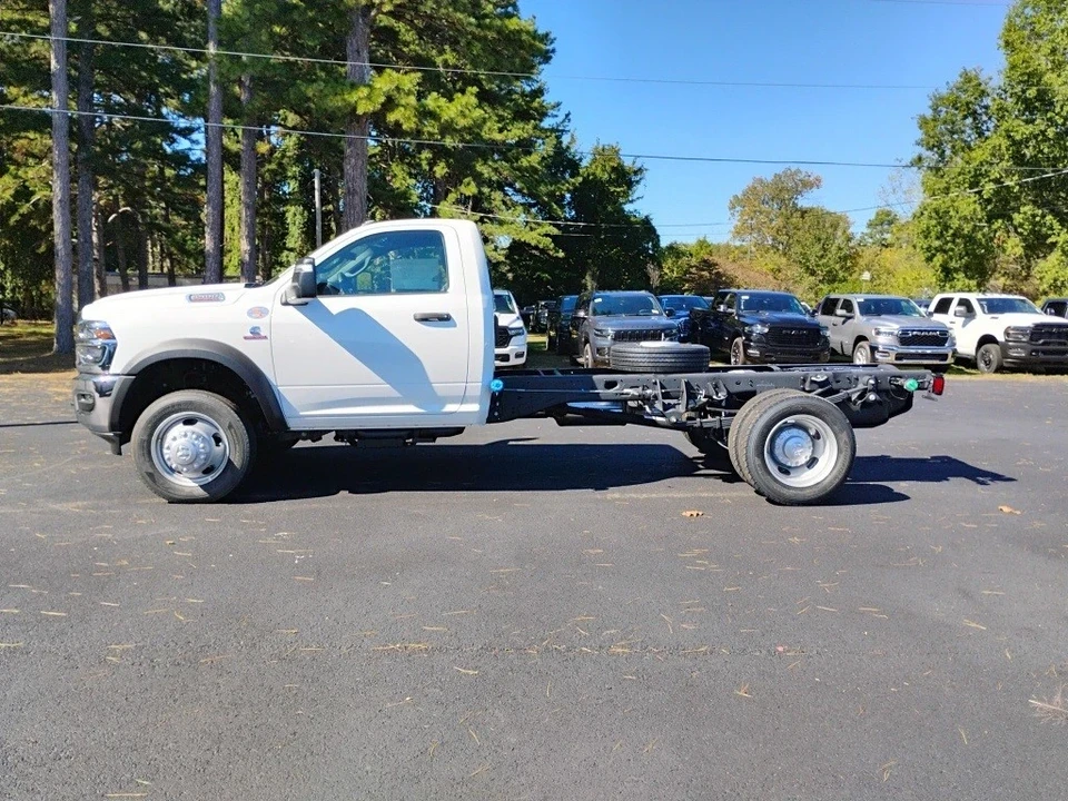 2026 Ram 4500 & 5500 - Image 8 of 12