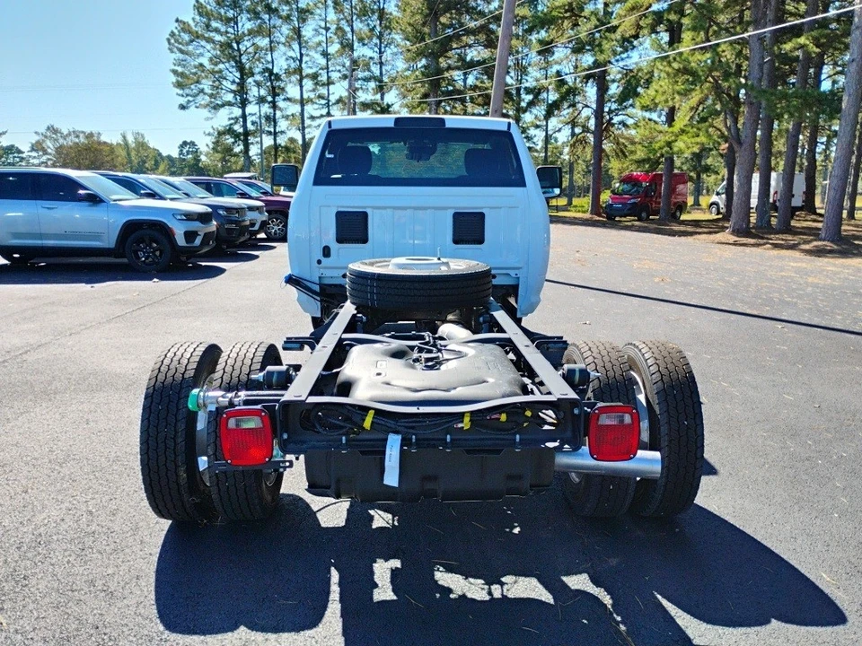 2026 Ram 4500 & 5500 - Image 6 of 12