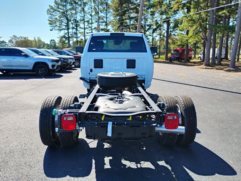 2026 Ram 4500 & 5500 - Image 6 of 12