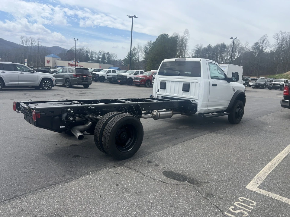 2026 Ram 4500 & 5500 - Image 3 of 21