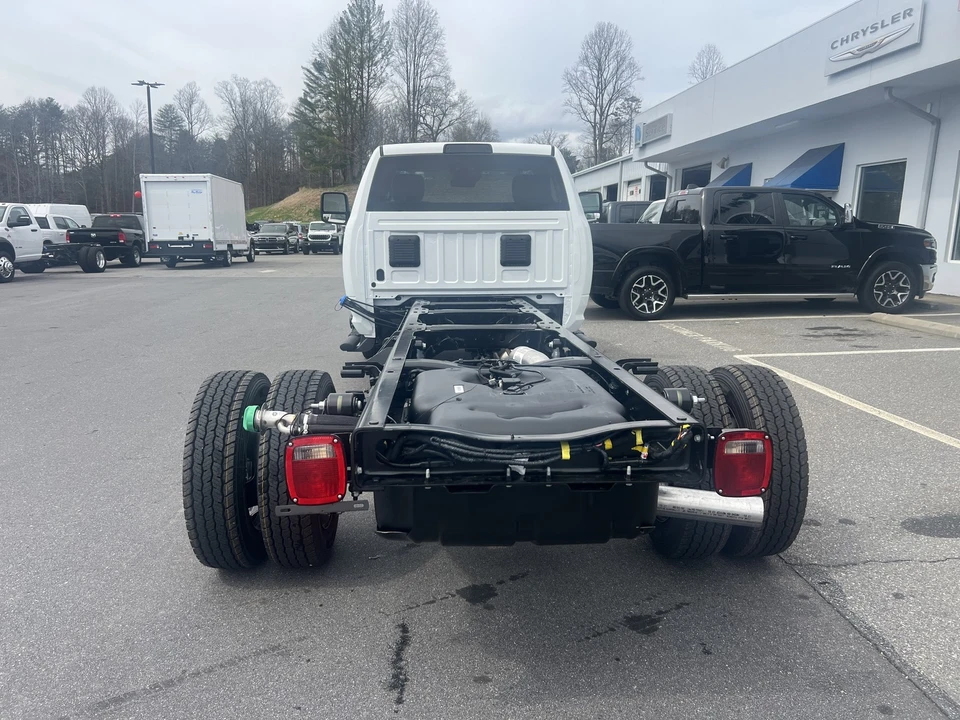 2026 Ram 4500 & 5500 - Image 2 of 21