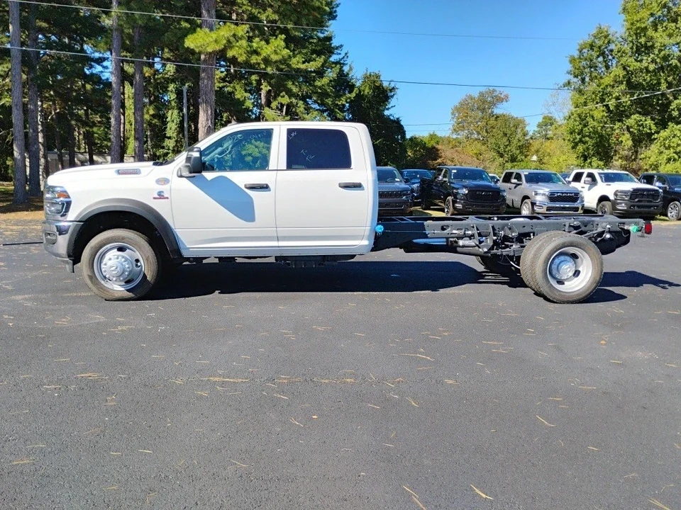 2026 Ram 4500 & 5500 - Image 8 of 12