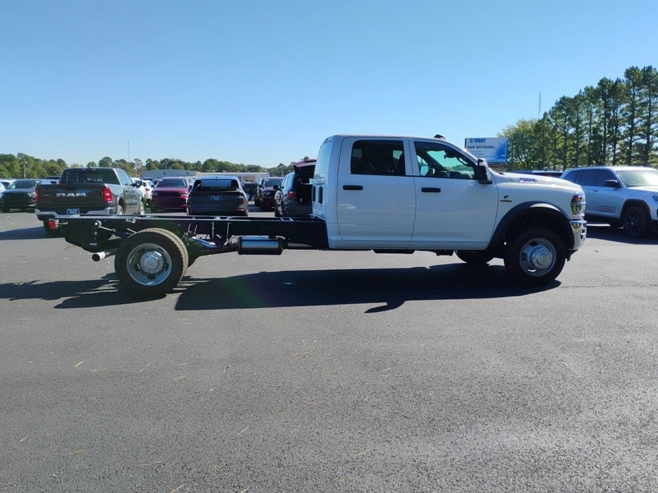 2026 Ram 4500 & 5500 - Image 4 of 12