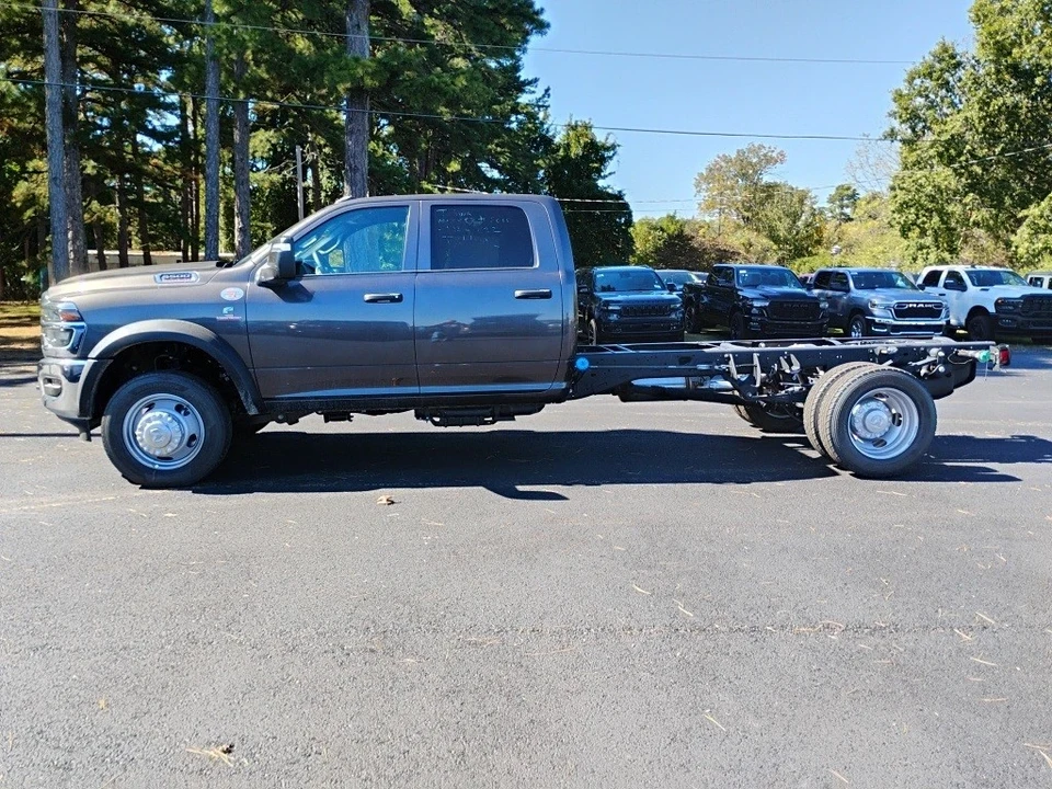 2026 Ram 4500 & 5500 - Image 8 of 12