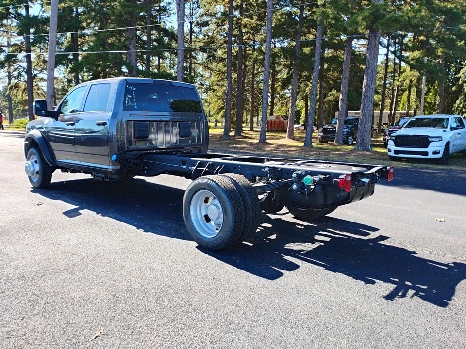 2026 Ram 4500 & 5500 - Image 7 of 12