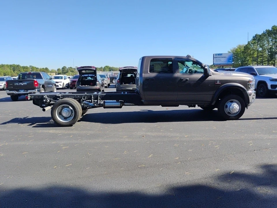 2026 Ram 4500 & 5500 - Image 4 of 12