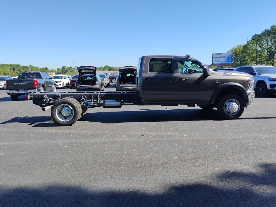 2026 Ram 4500 & 5500 - Image 4 of 12