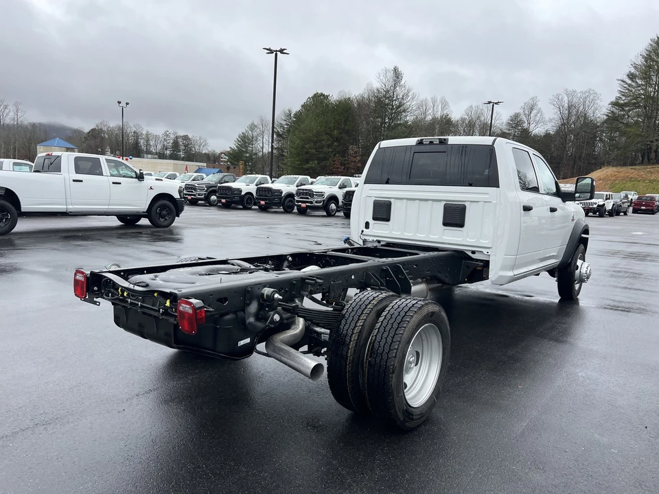 2026 Ram 4500 & 5500 - Image 3 of 31