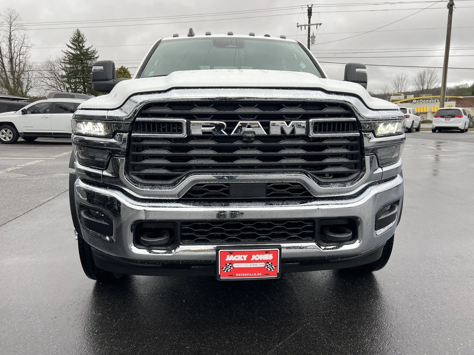 2026 Ram 4500 & 5500 - Image 5 of 31