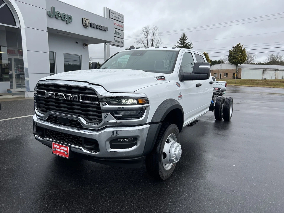 2026 Ram 4500 & 5500 - Image 6 of 31