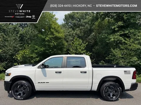 2026 Ram 1500 Big Horn Crew 4WD Hurricane Level 2