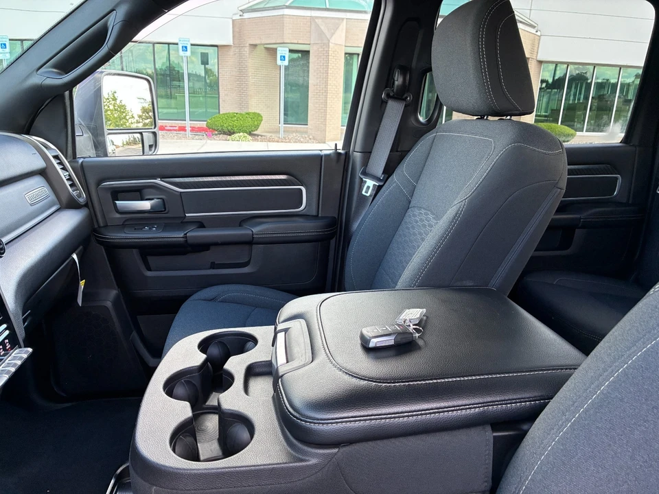 2026 Ram 2500 - Image 27 of 31