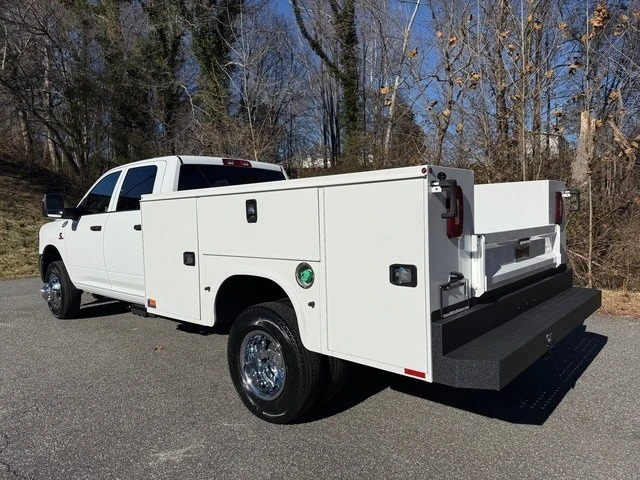 2026 Ram 3500 - Image 11 of 31
