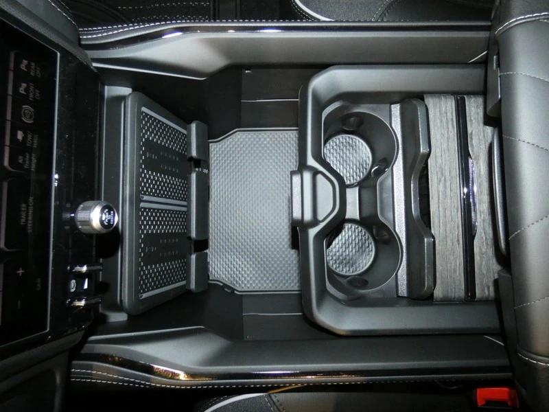 2026 Ram 3500 - Image 23 of 31