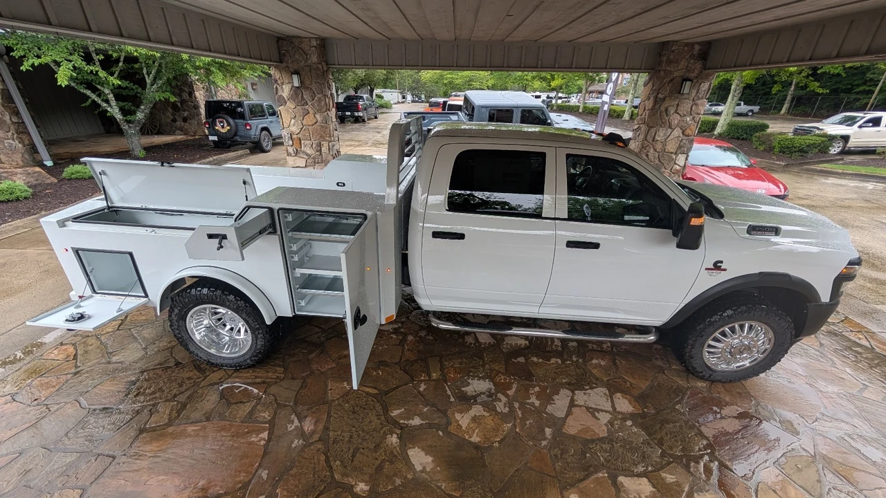2026 Ram 3500 - Image 7 of 16