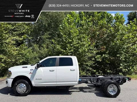 2026 Ram 3500 Big Horn Crew Cab Chassis 4x4 60' CA