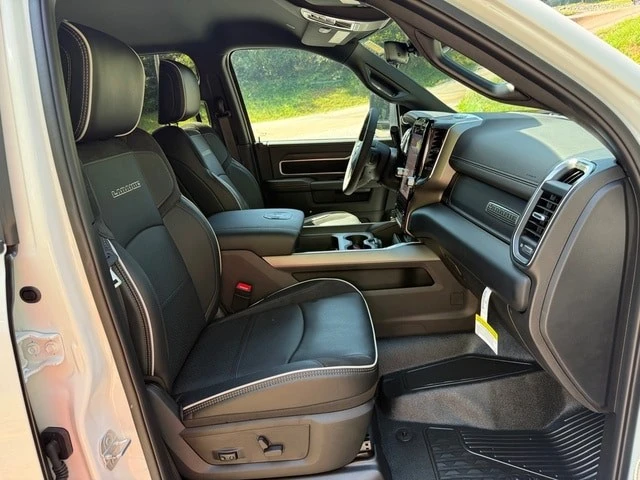 2026 Ram 3500 - Image 19 of 31