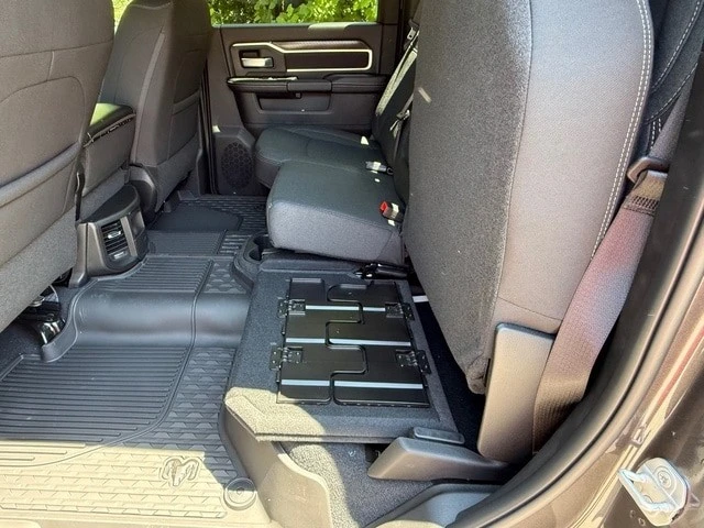 2026 Ram 3500 - Image 18 of 31