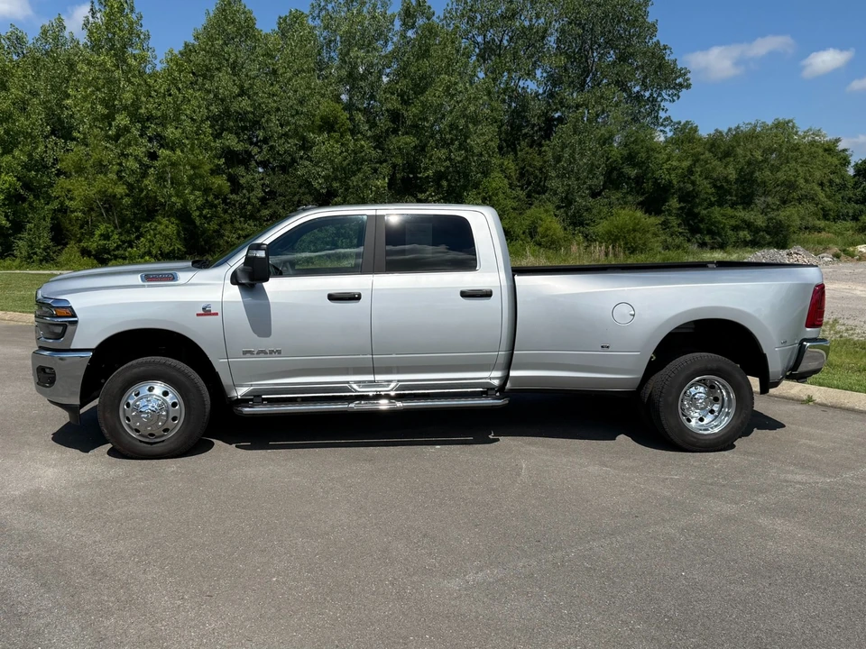 2026 Ram 3500 - Image 7 of 31