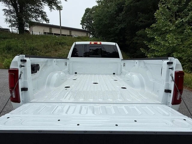 2026 Ram 3500 - Image 9 of 31