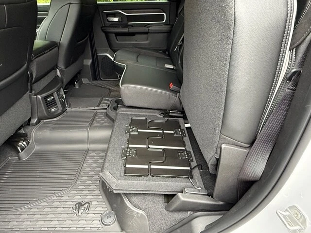 2026 Ram 3500 - Image 18 of 31