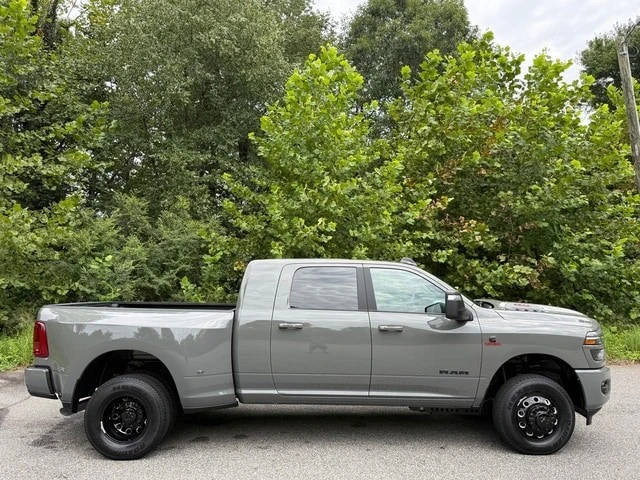 2026 Ram 3500 - Image 6 of 31