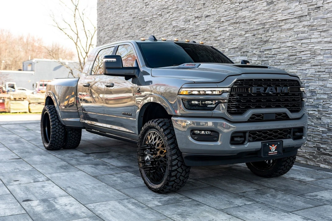2026 Ram 3500 - Image 14 of 31