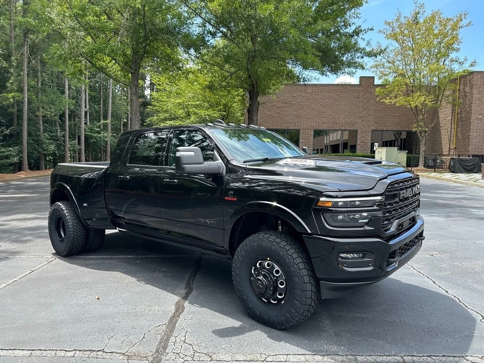 2026 Ram 3500 - Image 9 of 24