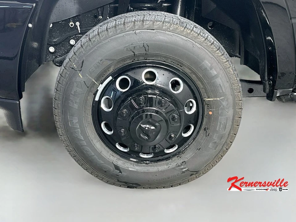 2026 Ram 3500 - Image 17 of 23