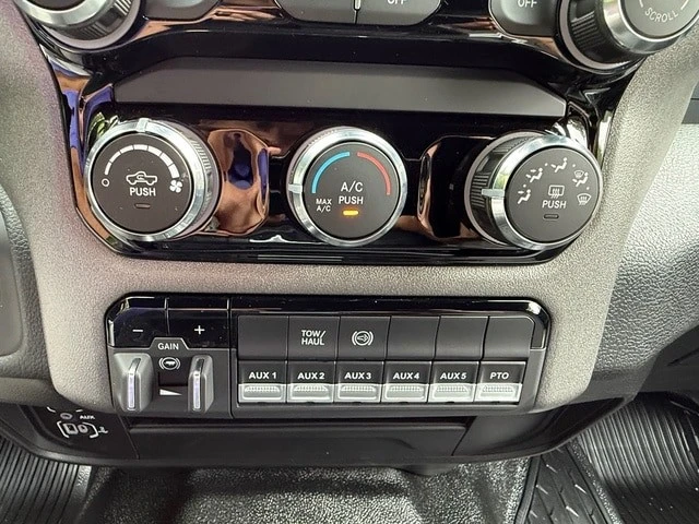 2026 Ram 3500 - Image 25 of 30