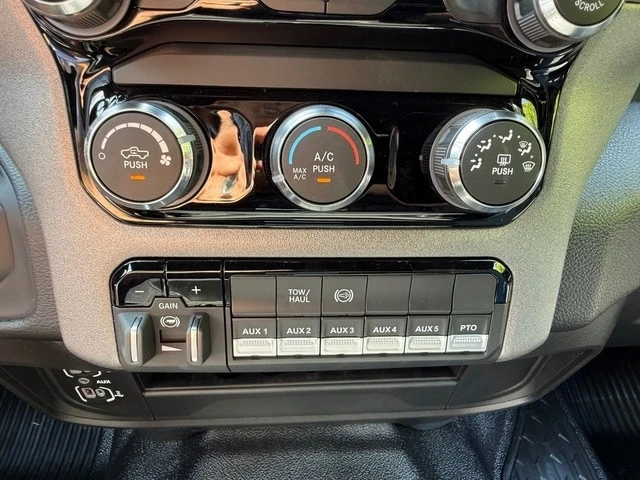 2026 Ram 3500 - Image 25 of 30