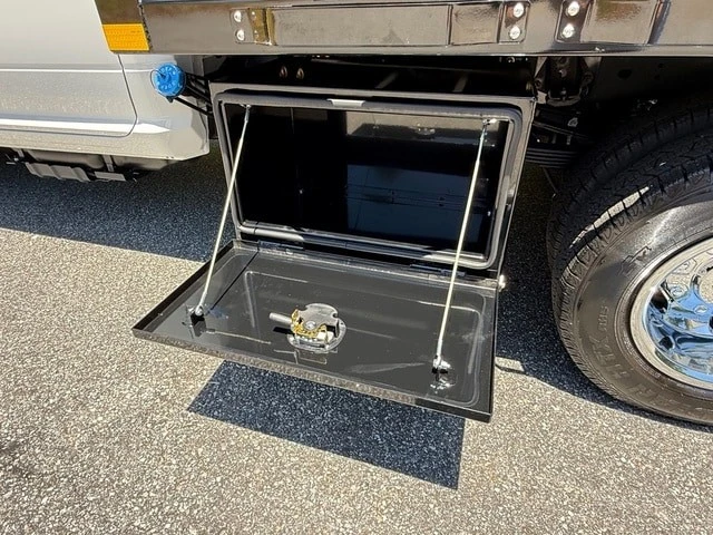 2026 Ram 3500 - Image 12 of 31