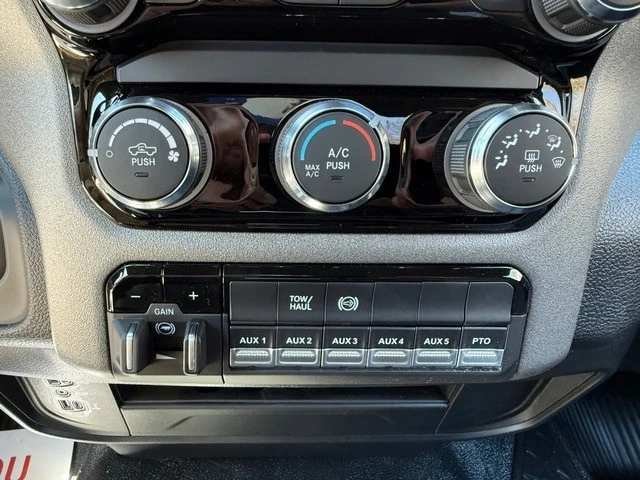 2026 Ram 3500 - Image 18 of 23