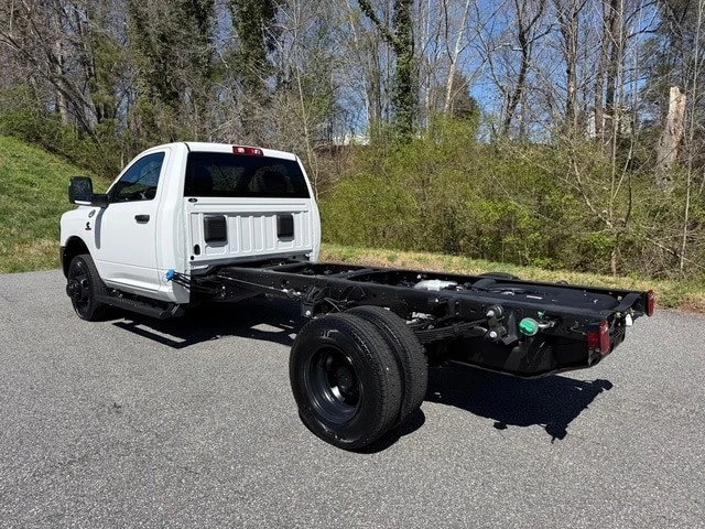 2026 Ram 3500 - Image 9 of 23