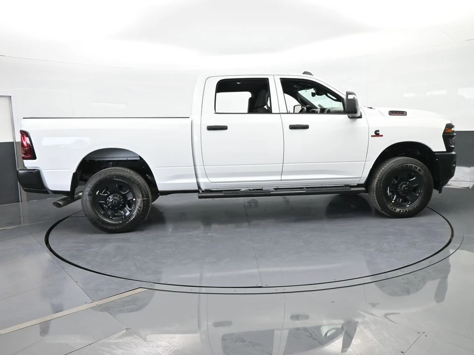 2026 Ram 3500 - Image 7 of 31