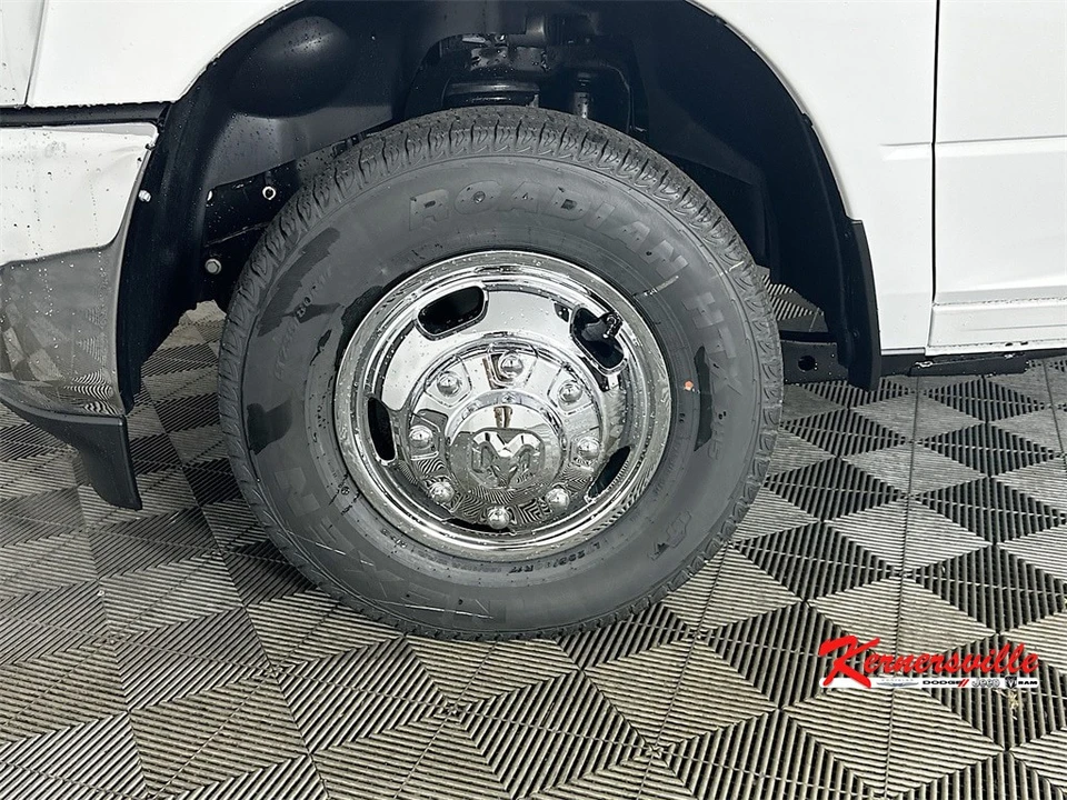 2026 Ram 3500 - Image 17 of 21
