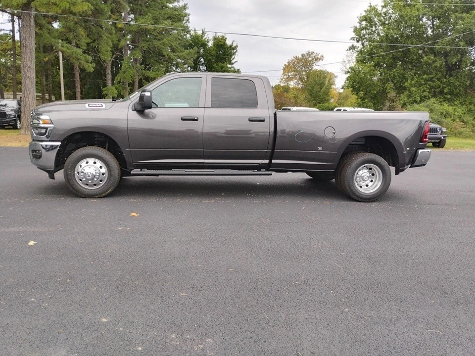 2026 Ram 3500 - Image 8 of 12