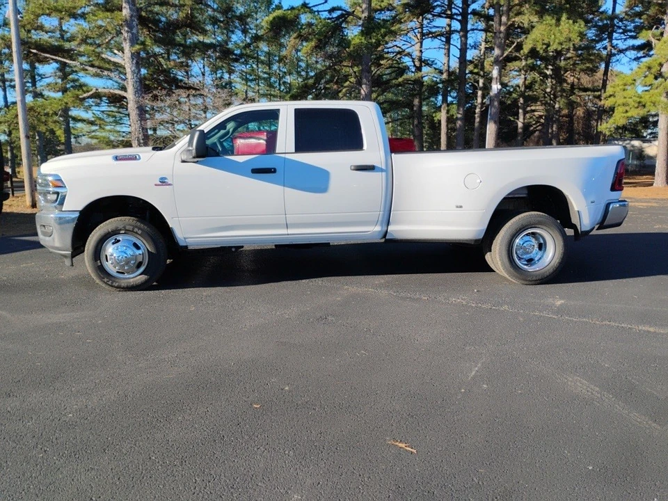 2026 Ram 3500 - Image 8 of 12