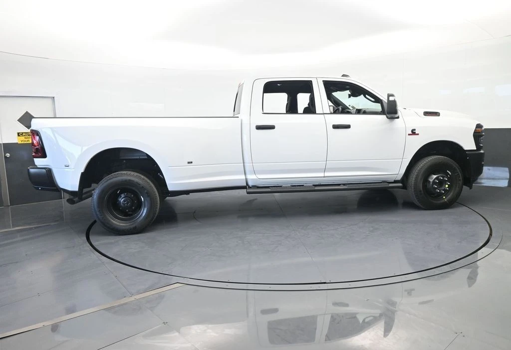 2026 Ram 3500 - Image 7 of 31