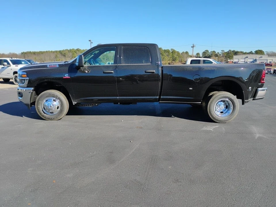 2026 Ram 3500 - Image 8 of 12