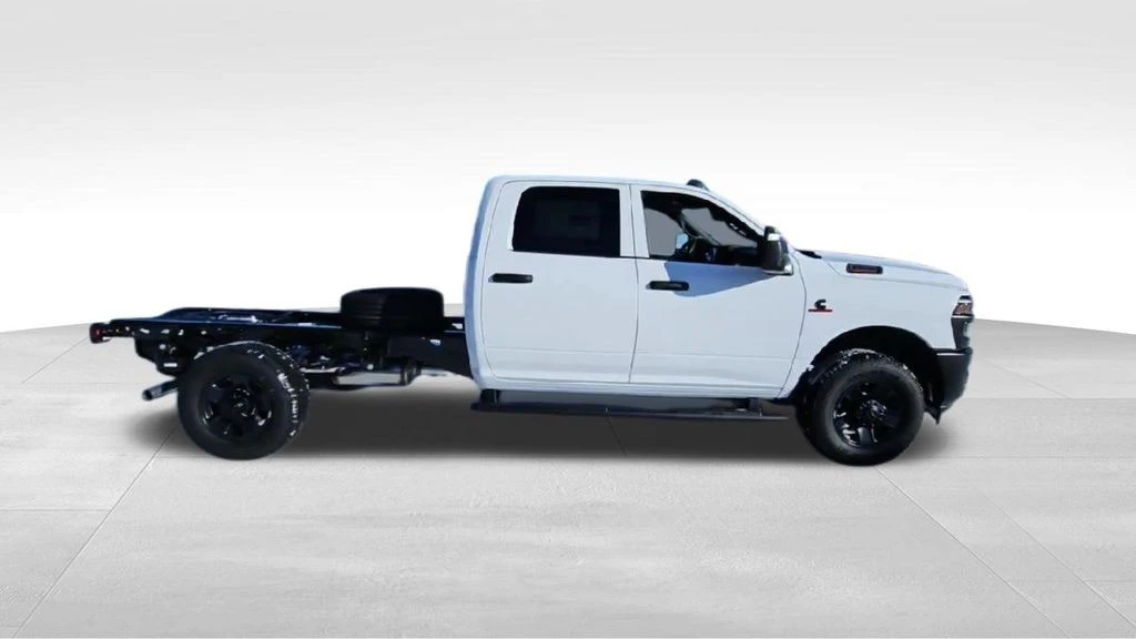 2026 Ram 3500 - Image 9 of 21