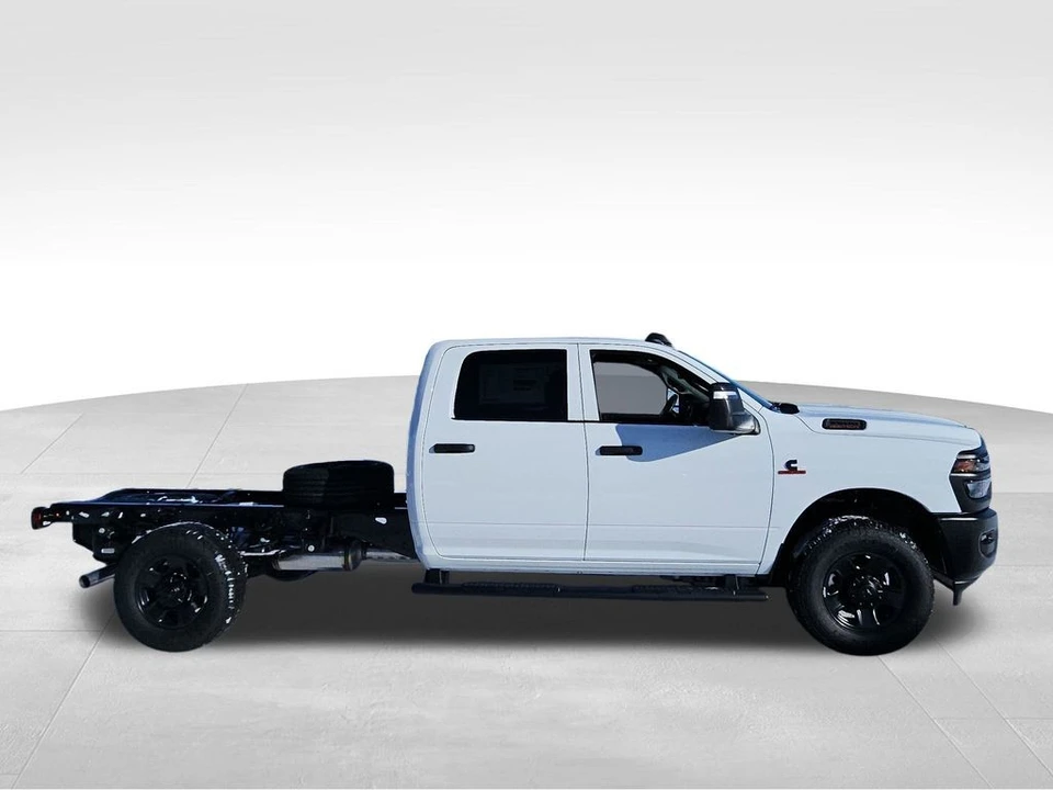 2026 Ram 3500 - Image 12 of 21