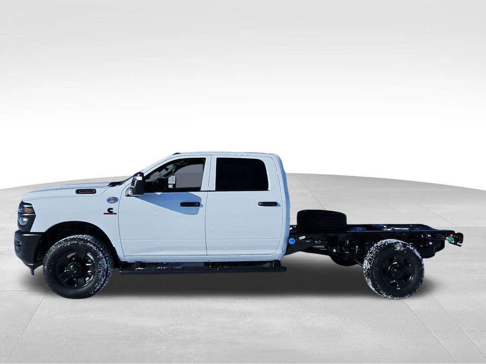 2026 Ram 3500 - Image 16 of 21