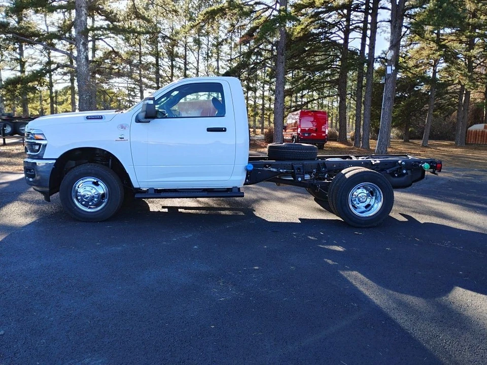 2026 Ram 3500 - Image 8 of 12